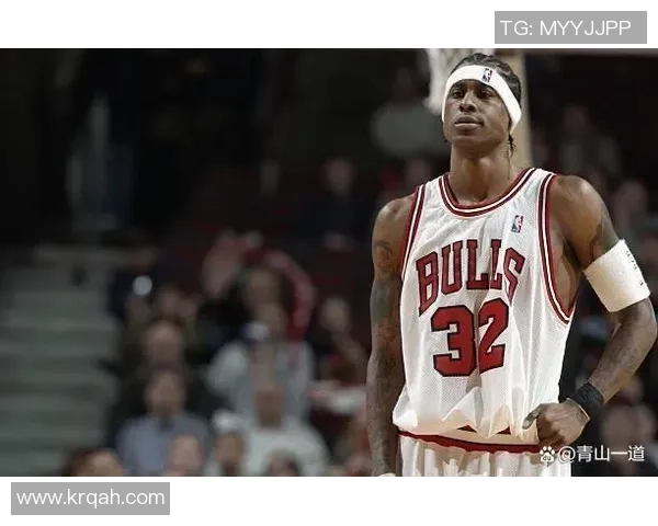 戴头带的足球球星有哪些他们的独特风格和比赛表现分析